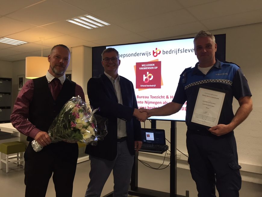 Bureau Toezicht en Handhaving Nijmegen wint verkiezing beste leerbedrijf 2018 in Gelderland